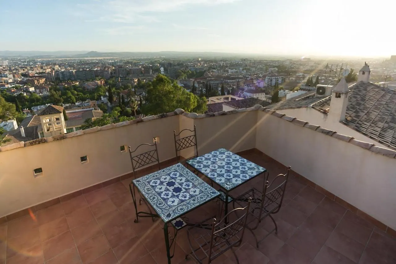 Montevive, Disfruta Los Atardeceres Unicos De Granada En Nuestra Terraza